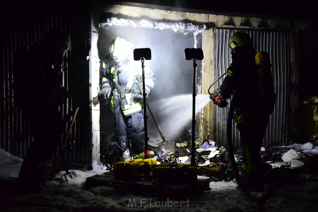 Feuer Hinterhof Garagen Koeln Hoehenberg Olpenerstr P096.JPG - Miklos Laubert